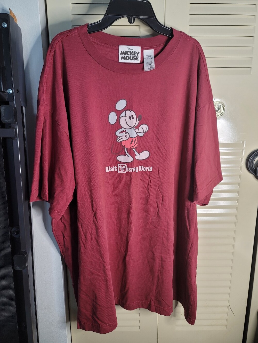 Disney Mickey Mouse Walt DisneyWorld men's 2XL maroon T-Shirt short sleeved